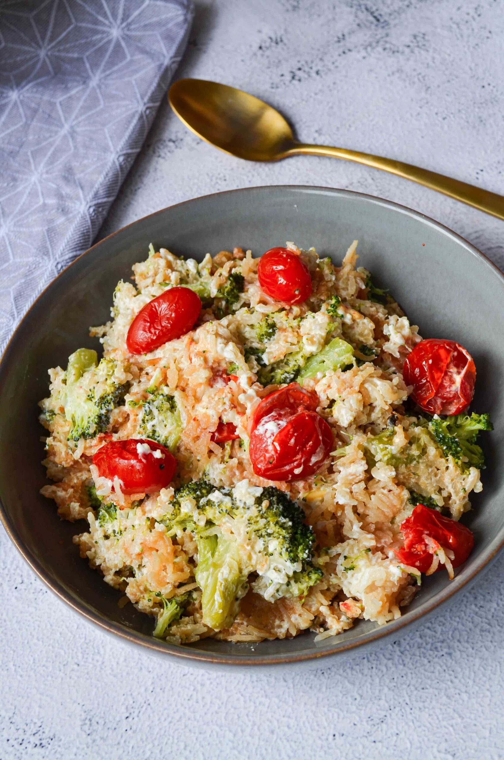 One Pot Reis mit Feta, Tomaten & Brokkoli
